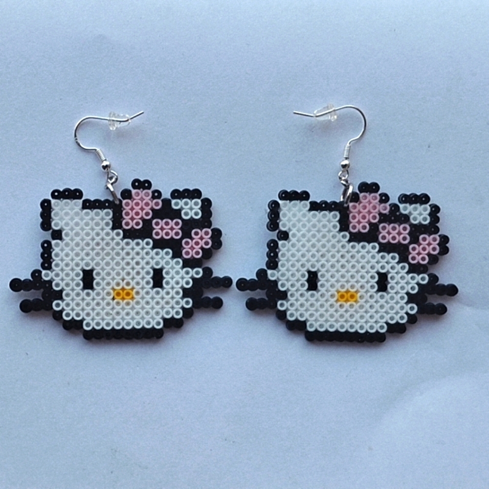 Handcrafted Hello Kitty Earrings - Picture 1 of 1